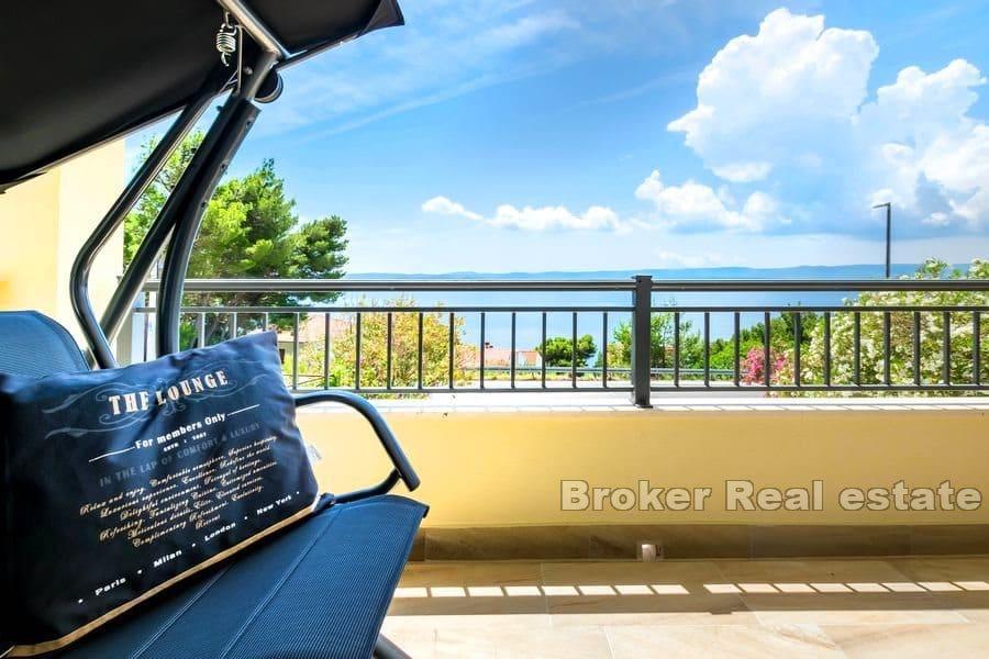 Omis - Casa con quattro appartamenti vicino al mare