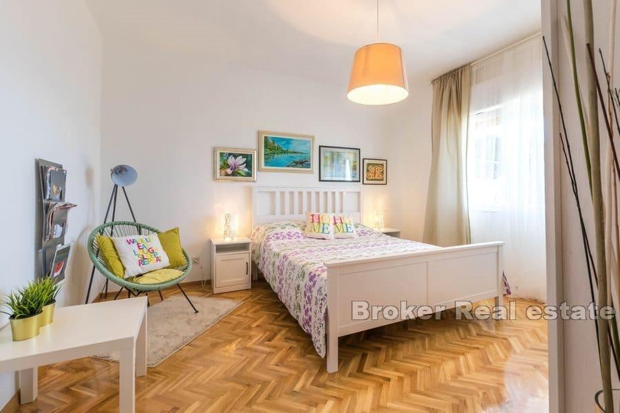 Omiš - Dům se čtyřmi apartmány v blízkosti moře