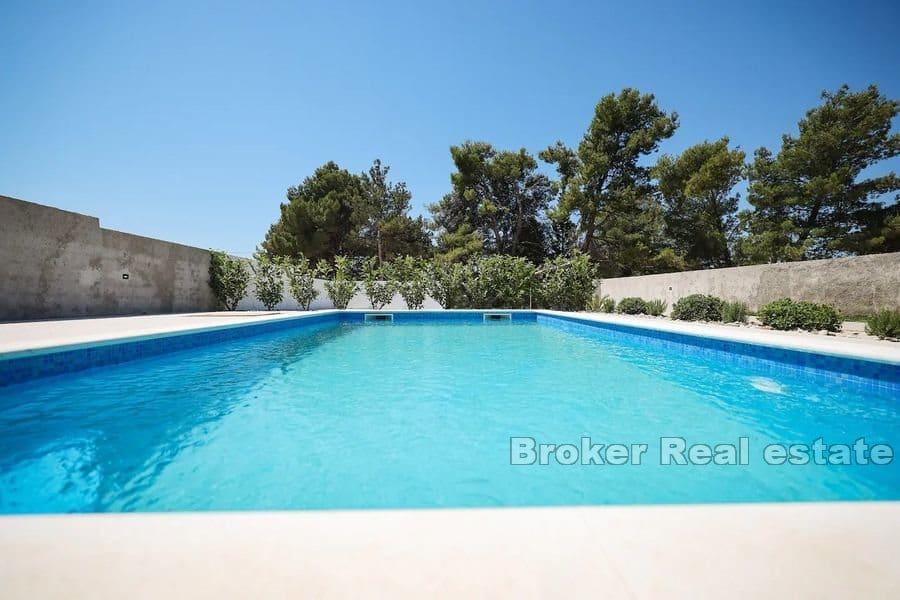 Zadar - Kuća s bazenom na mirnoj lokaciji