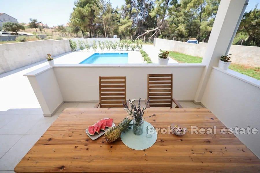 Zadar - Kuća s bazenom na mirnoj lokaciji