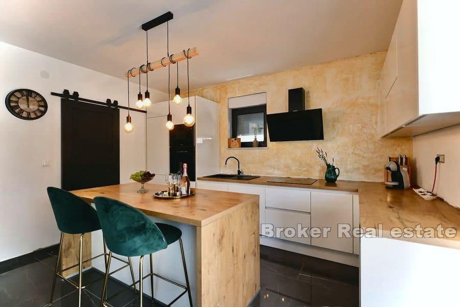 Zadar - Kuća s bazenom na mirnoj lokaciji