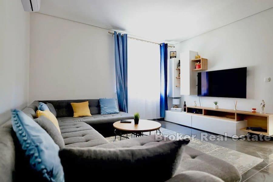 Zadar - Kuća s bazenom na mirnoj lokaciji