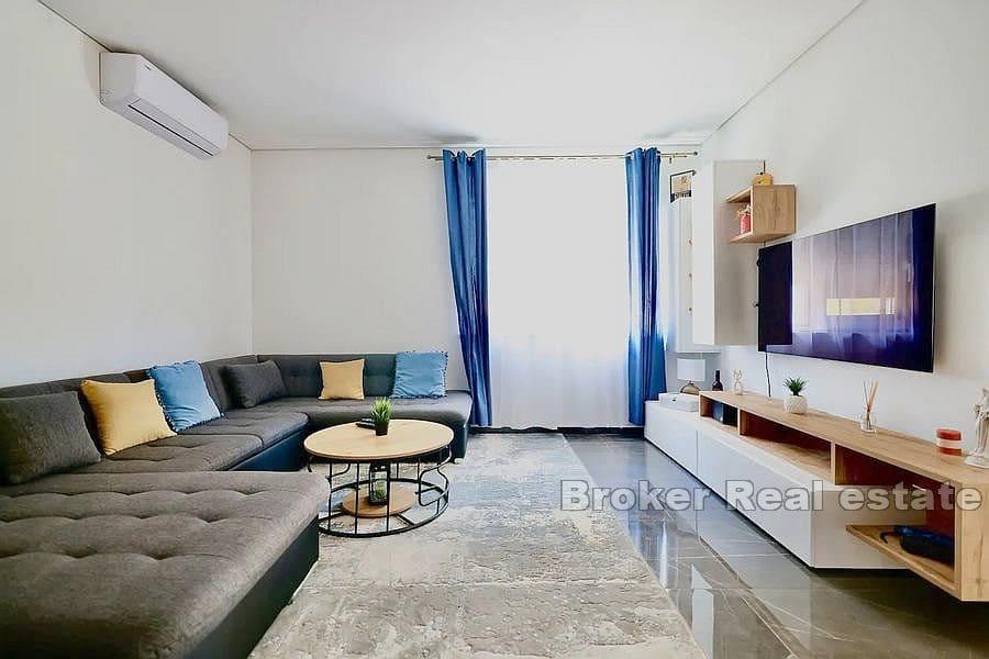 Zadar - Kuća s bazenom na mirnoj lokaciji