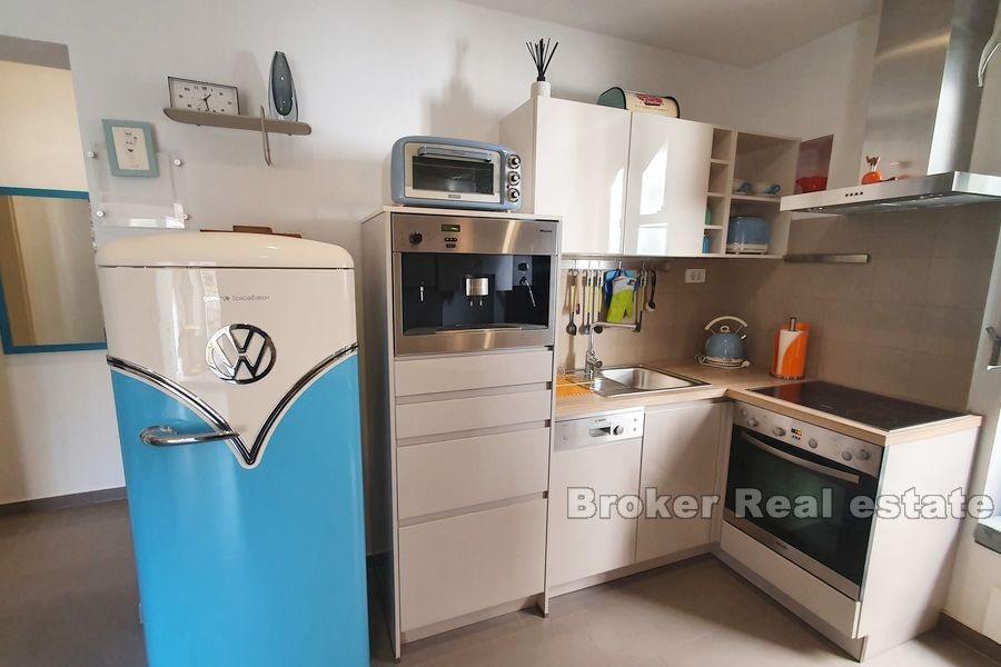 Split centrum - Dwupokojowe mieszkanie w kamiennym domu w pobliżu nabrzeża