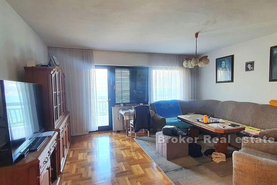 Komerční obytný dům s výhledem na moře