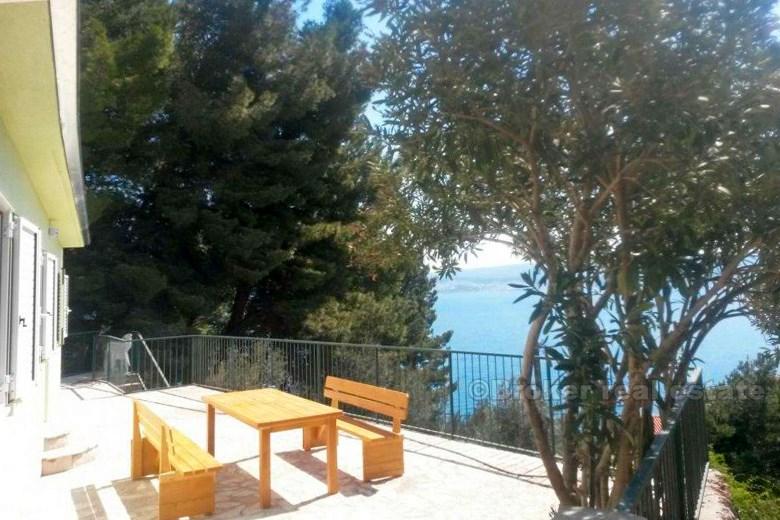 vicino a Omis, casa a picco sul mare