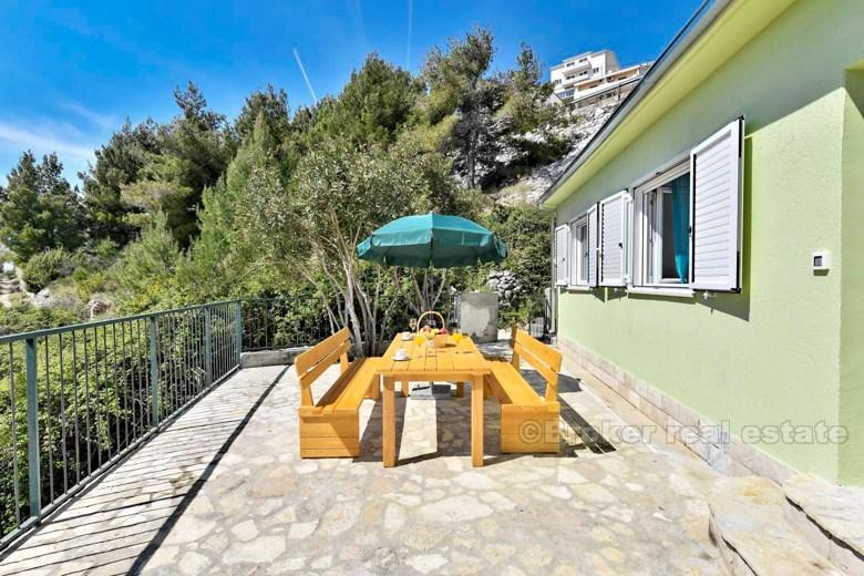 nära Omis, hus med utsikt över havet