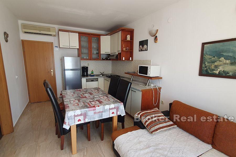 Omis - Proprietà in una posizione attraente con vista sul mare