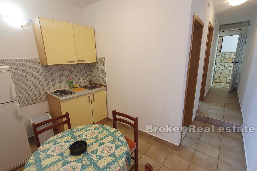 Omis - Proprietà in una posizione attraente con vista sul mare