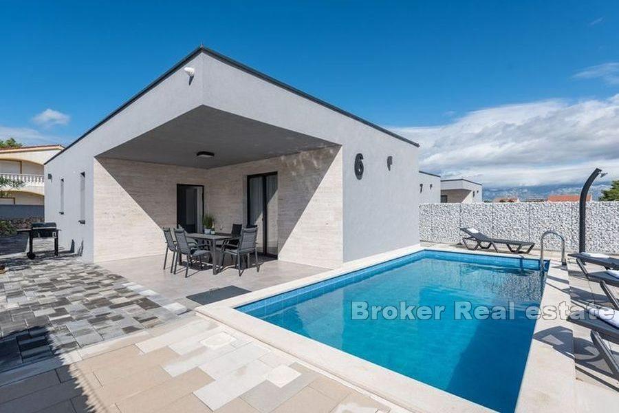 Ostrov Vir - Devět vil s bazénem nedaleko od moře