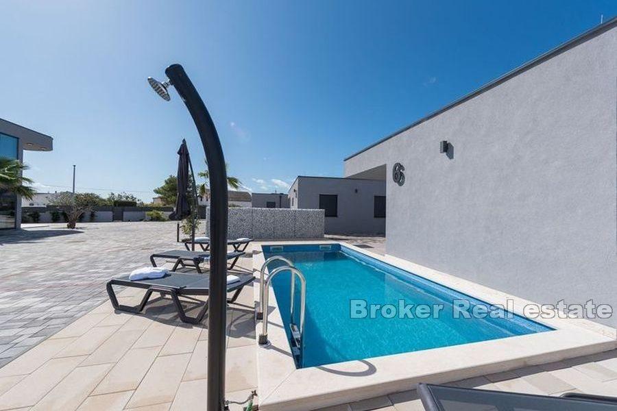 Ostrov Vir - Devět vil s bazénem nedaleko od moře