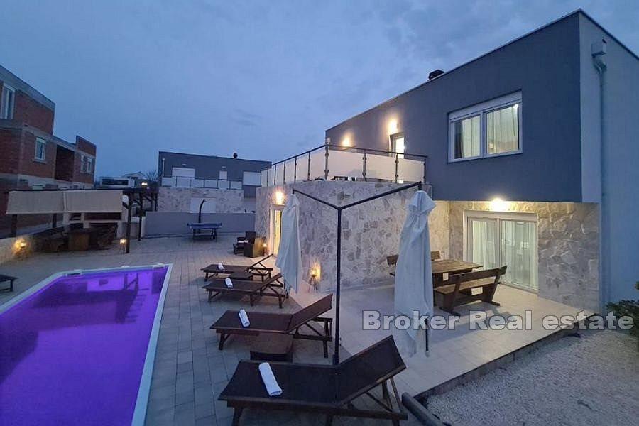 Zadar - Hus med pool och havsutsikt