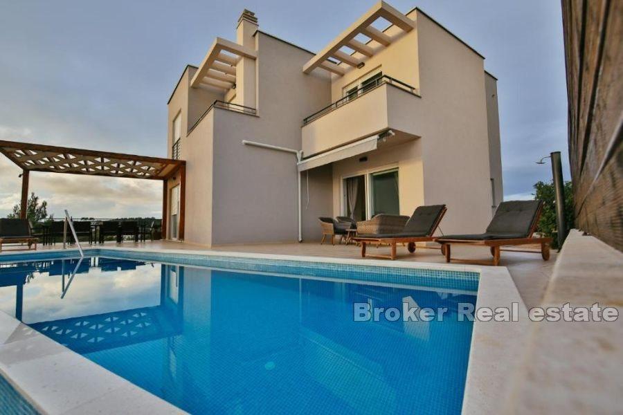 Šibenik - Immeuble individuel avec deux appartements