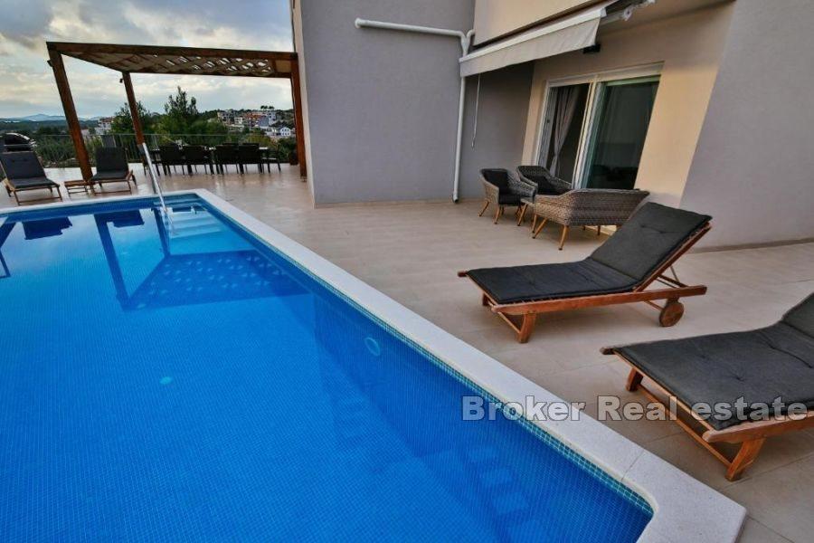 Šibenik - Immeuble individuel avec deux appartements