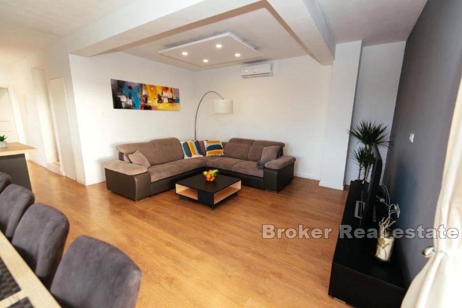 Šibenik - Immeuble individuel avec deux appartements