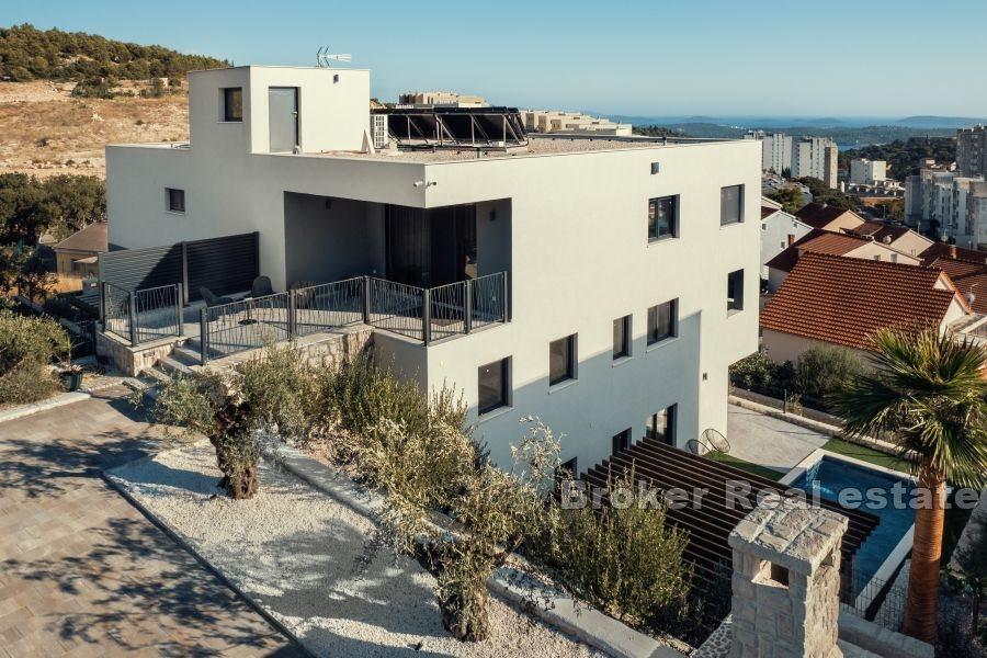 Szybenik - Apartament z basenem i widokiem na morze