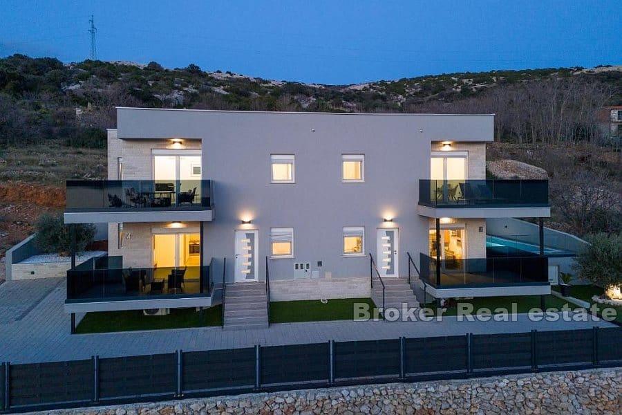 Kroatien, Pag - Immobilie mit Pool und Meerblick