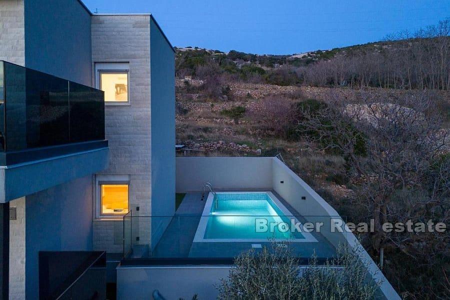 Kroatien, Pag - Immobilie mit Pool und Meerblick