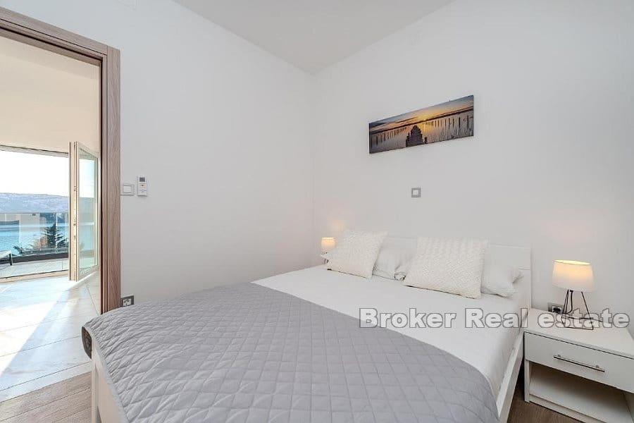 Kroatien, Pag - Immobilie mit Pool und Meerblick