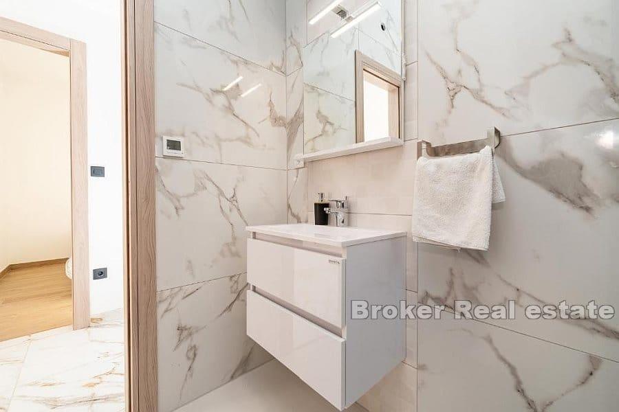 Croazia, Pag - Proprietà con piscina e vista mare