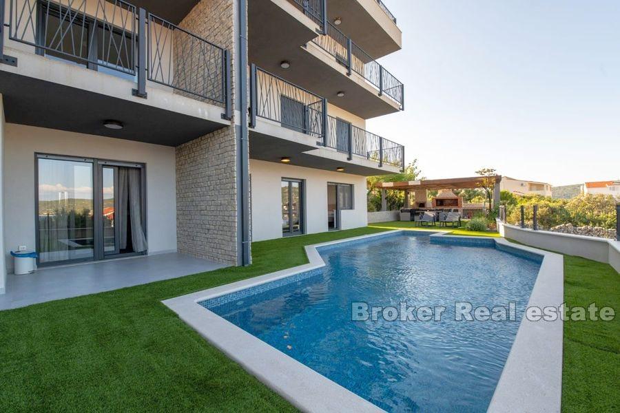 Near Rogoznica - Apartment with pool and sea view