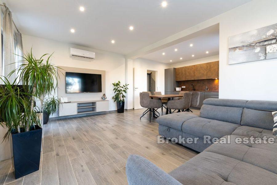 Near Rogoznica - Apartment with pool and sea view