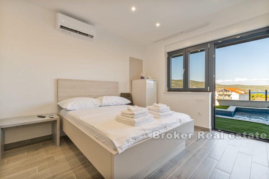 Near Rogoznica - Apartment with pool and sea view