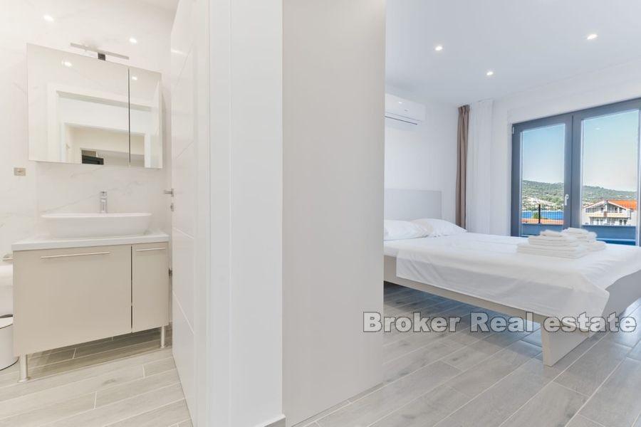 Near Rogoznica - Apartment with pool and sea view