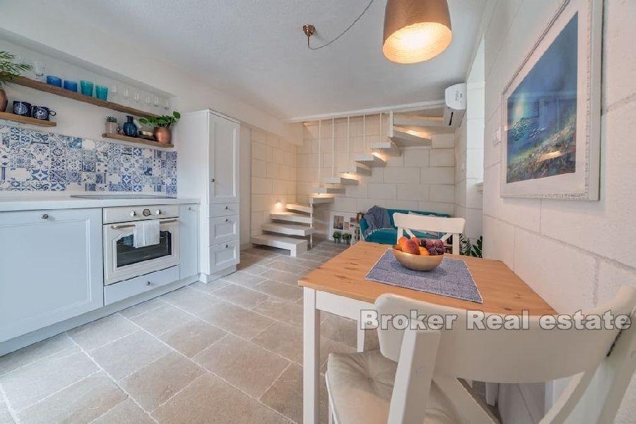 Spalato, Centro - Casa in pietra vicino al palazzo di Diocleziano e al mare