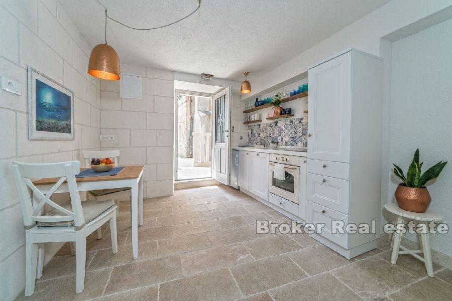 Spalato, Centro - Casa in pietra vicino al palazzo di Diocleziano e al mare