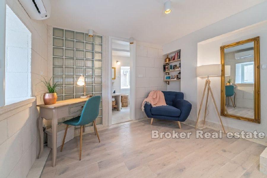 Spalato, Centro - Casa in pietra vicino al palazzo di Diocleziano e al mare