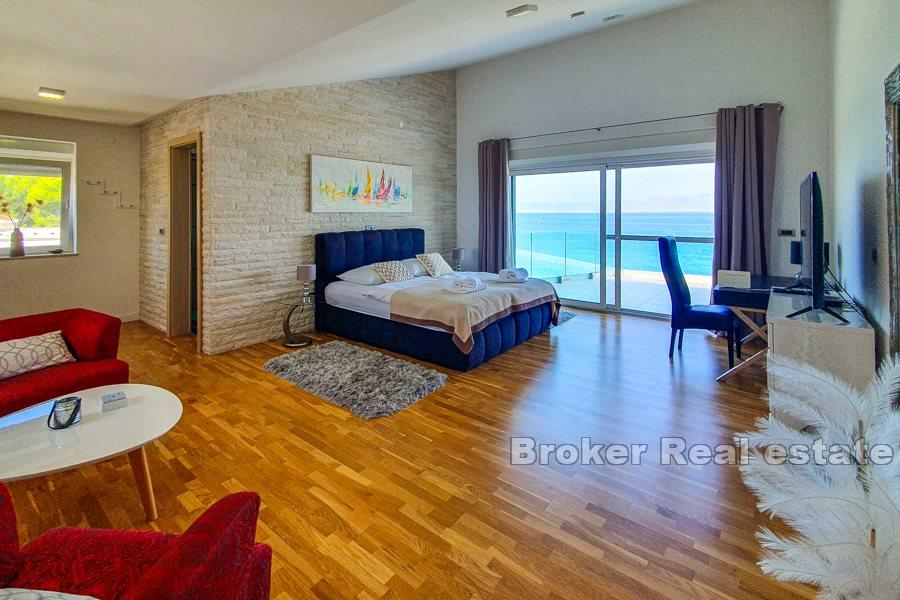 Kroatien, Ugljan - Moderne Villa in erster Reihe zum Meer