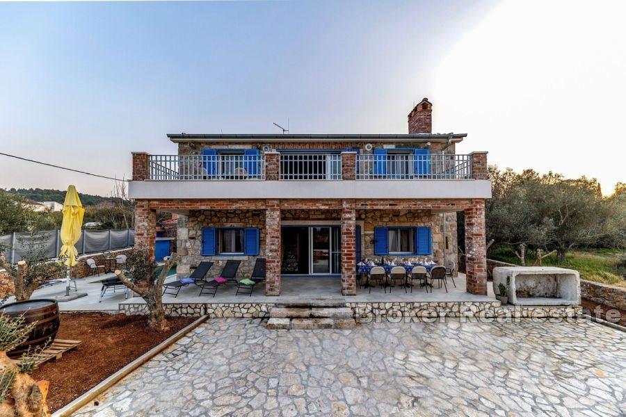 Island Pašman - Steinhus beliggende i en attraktiv beliggenhet ved sjøen