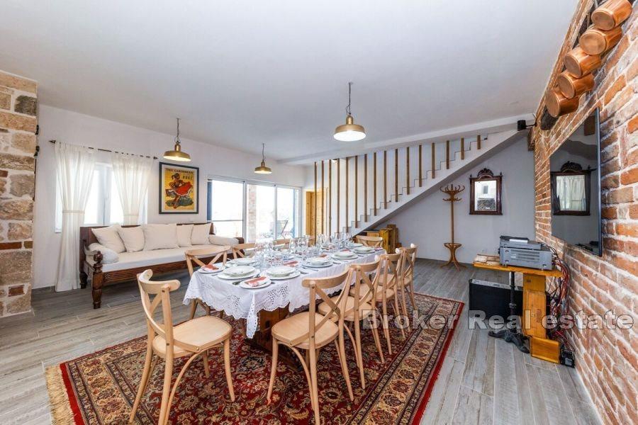 Island Pašman - Steinhus beliggende i en attraktiv beliggenhet ved sjøen