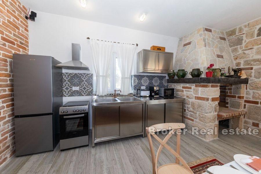 Island Pašman - Steinhus beliggende i en attraktiv beliggenhet ved sjøen