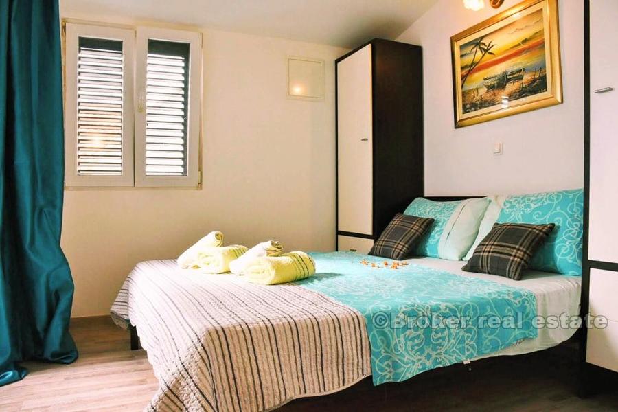 Split center - Odnowiony dom na trzech piętrach