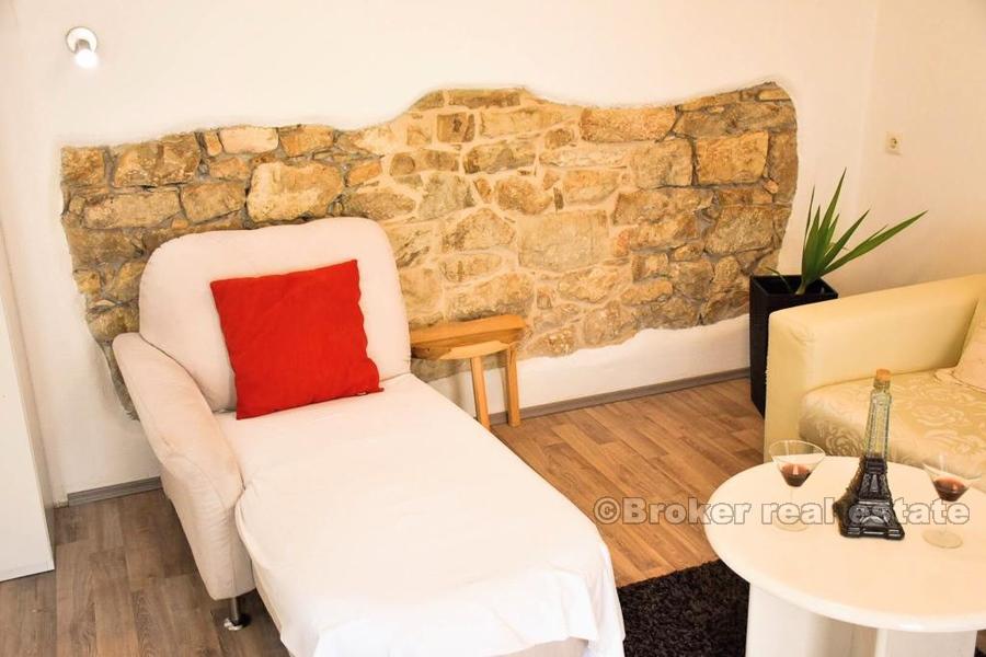 Split center - Odnowiony dom na trzech piętrach