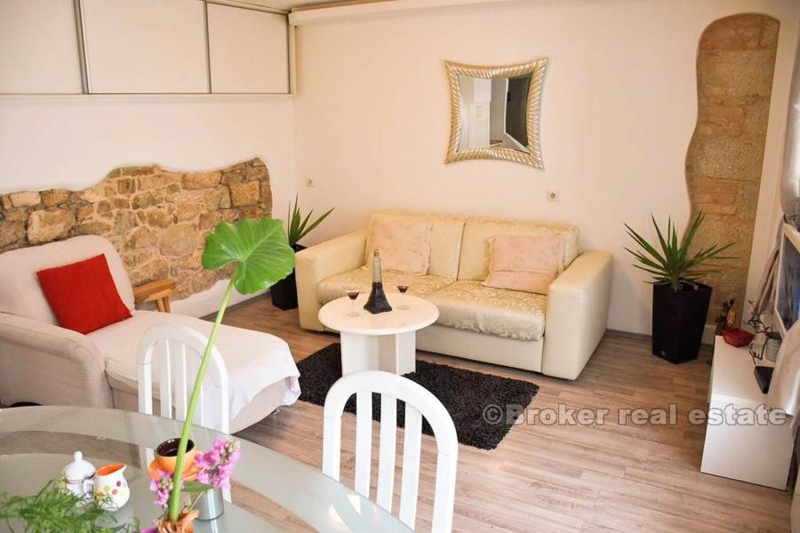 Split center - Odnowiony dom na trzech piętrach