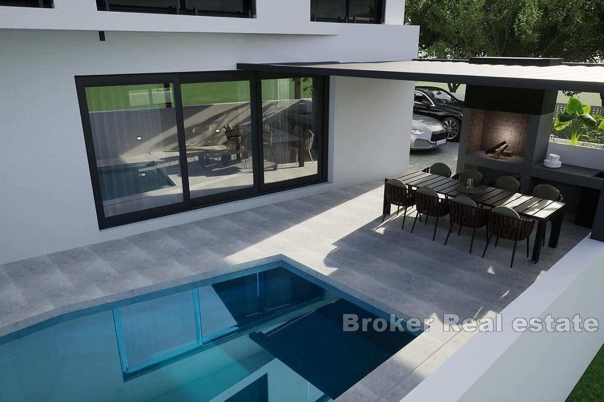 Villa en construction avec piscine et vue mer