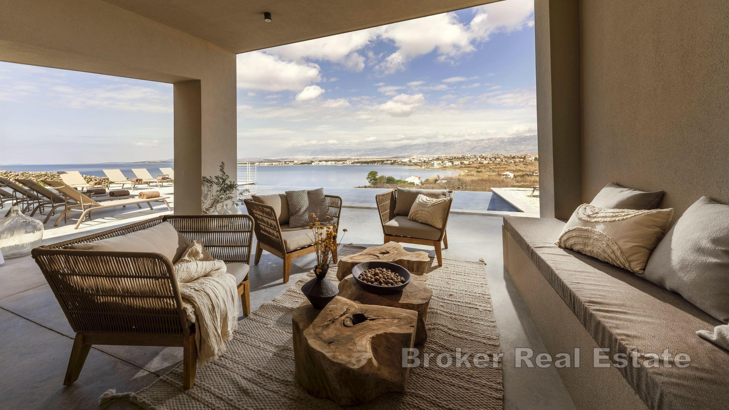 Nowoczesna willa z basenem i niepowtarzalnym widokiem na morze