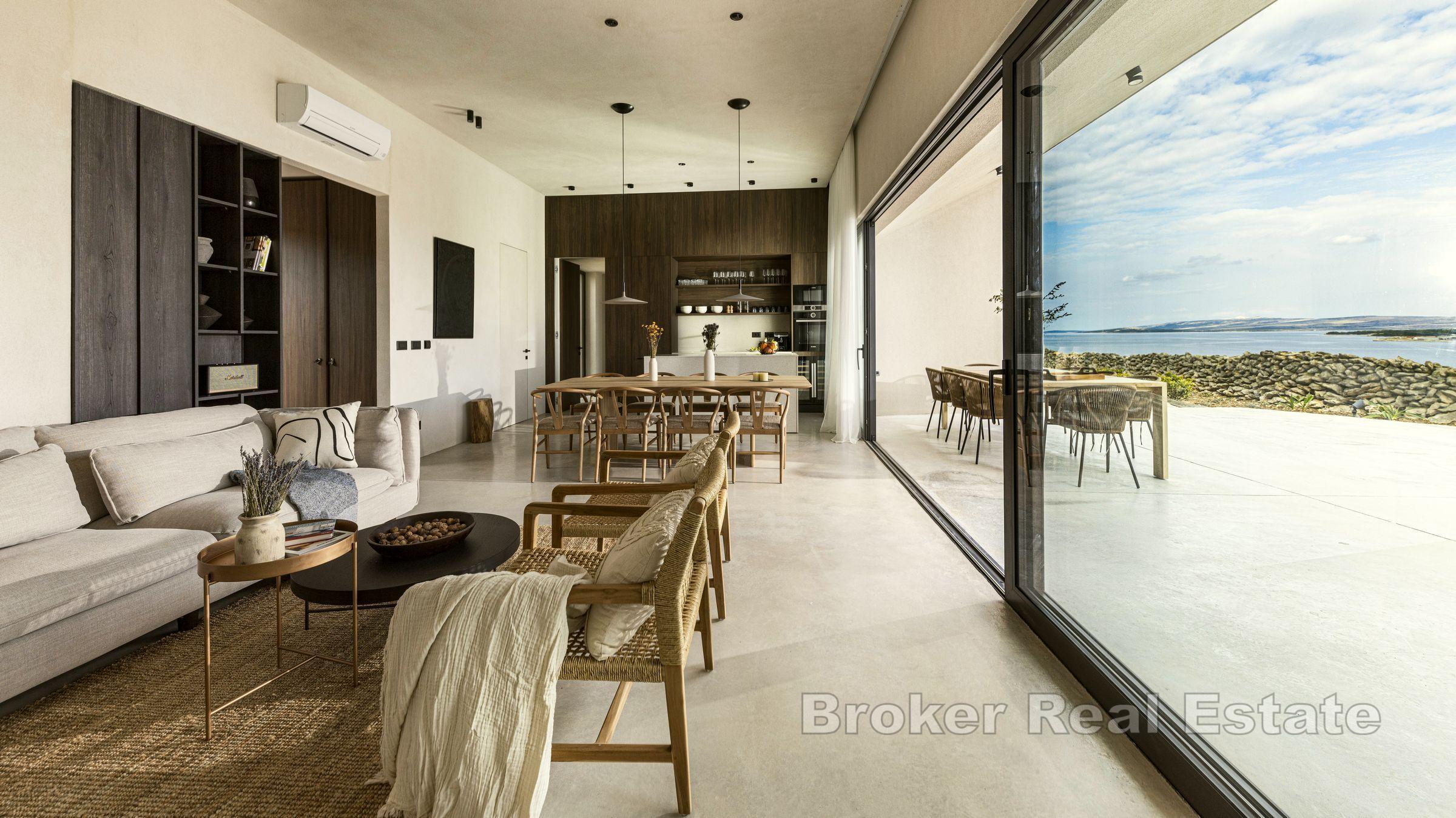 Nowoczesna willa z basenem i niepowtarzalnym widokiem na morze