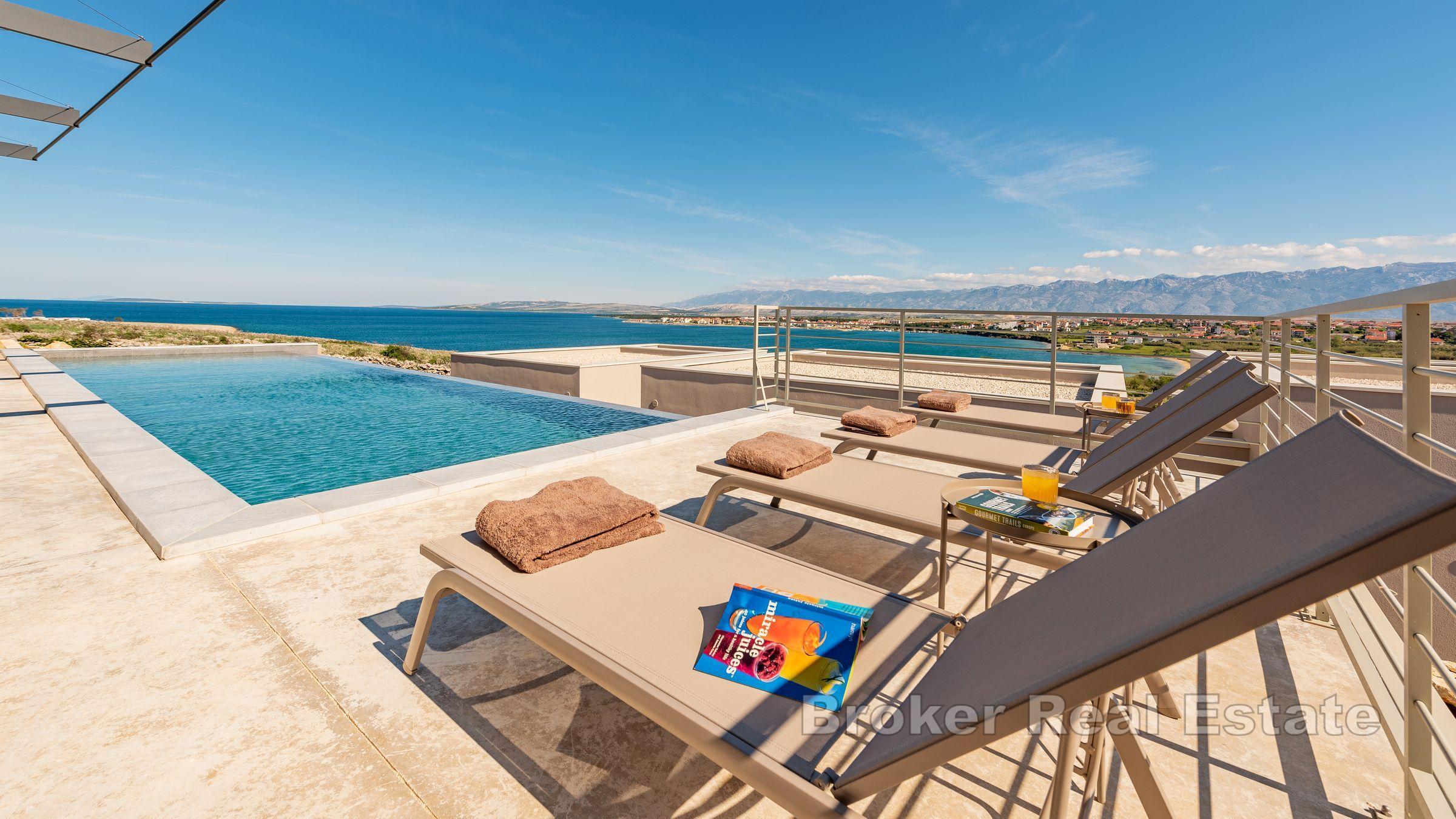 Působivá vila s bazénem v blízkosti moře a pláže