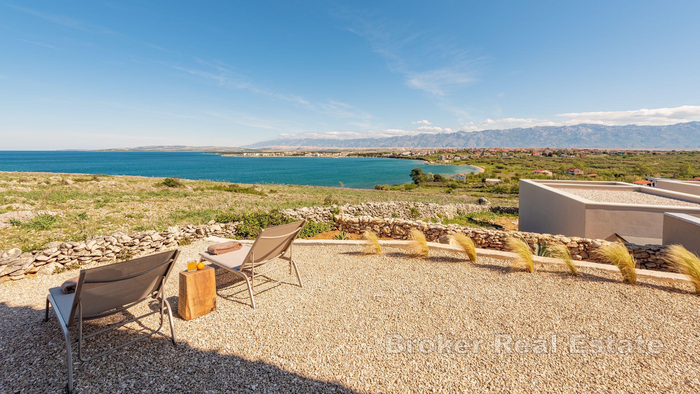 Působivá vila s bazénem v blízkosti moře a pláže