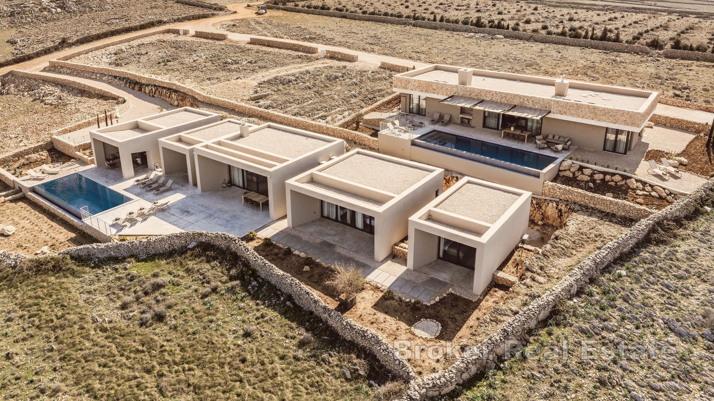 Působivá vila s bazénem v blízkosti moře a pláže