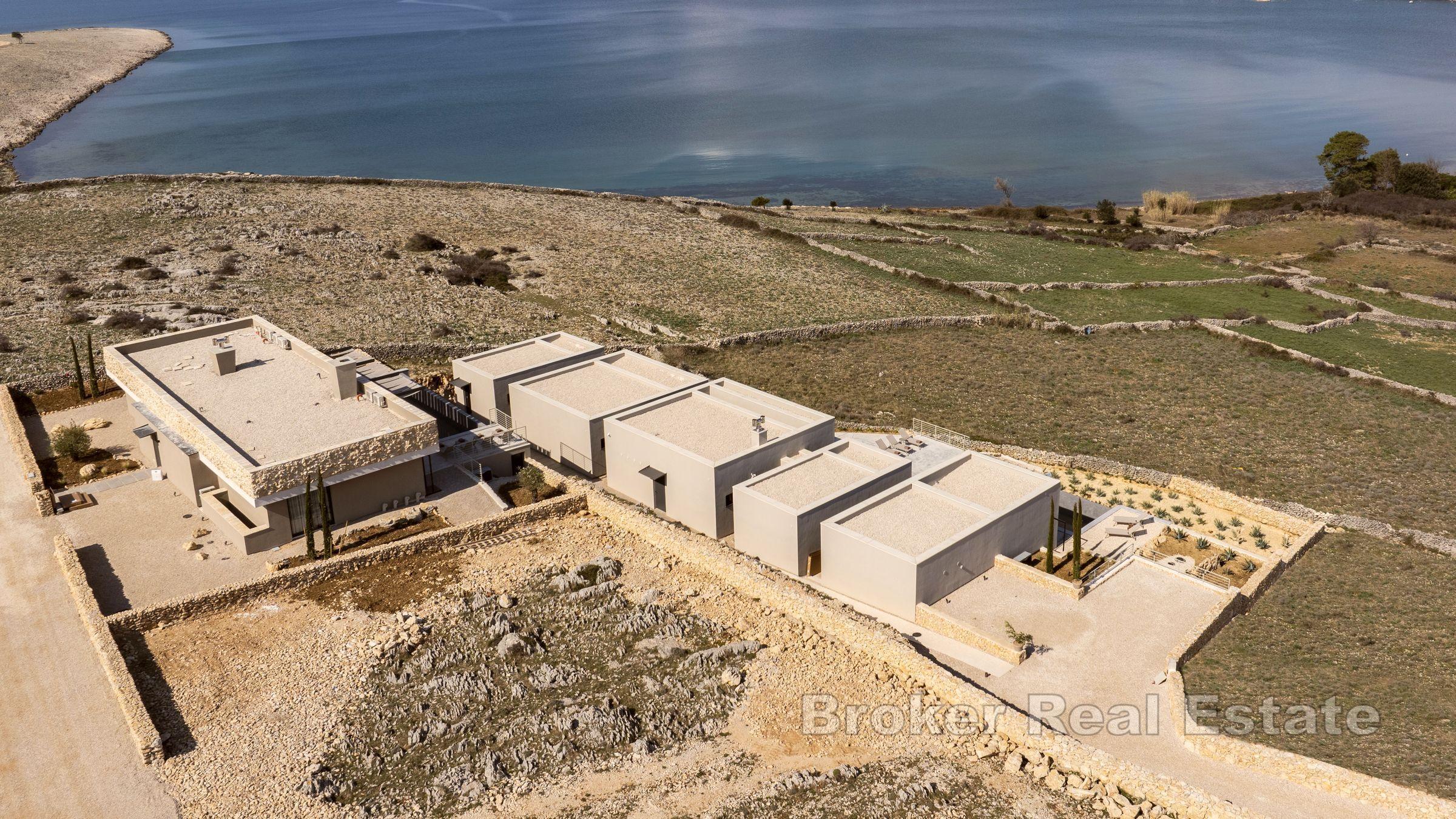 Působivá vila s bazénem v blízkosti moře a pláže