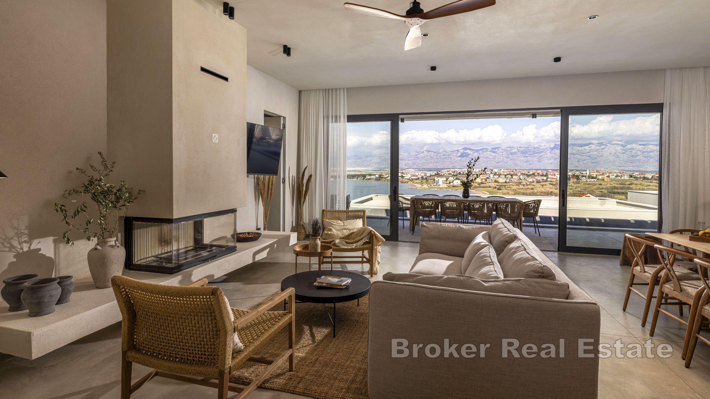 Působivá vila s bazénem v blízkosti moře a pláže