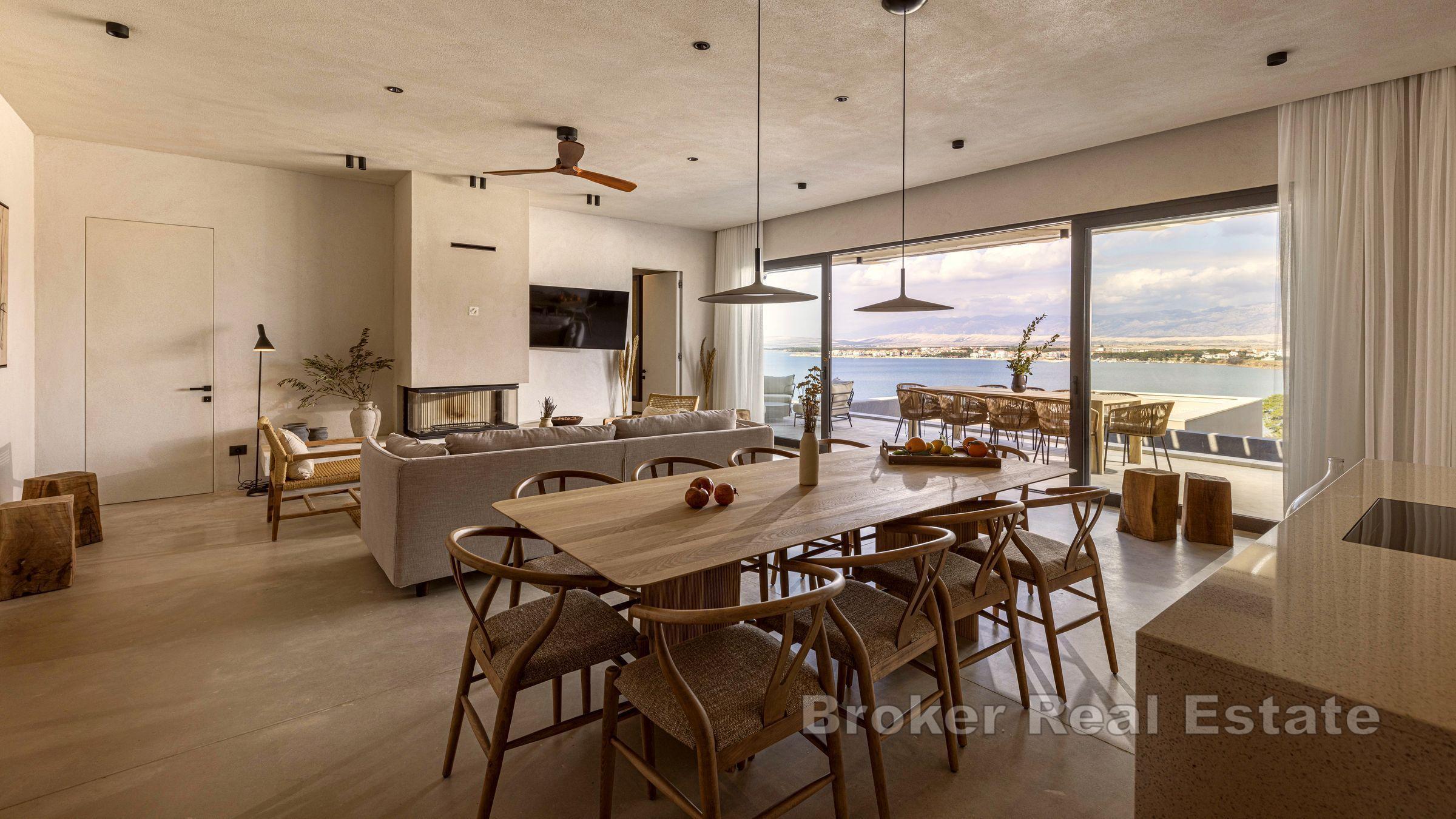 Působivá vila s bazénem v blízkosti moře a pláže