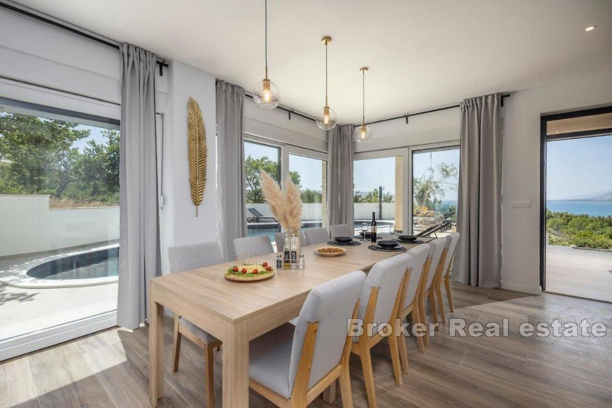 Dom w spokojnej okolicy z widokiem na basen i morze