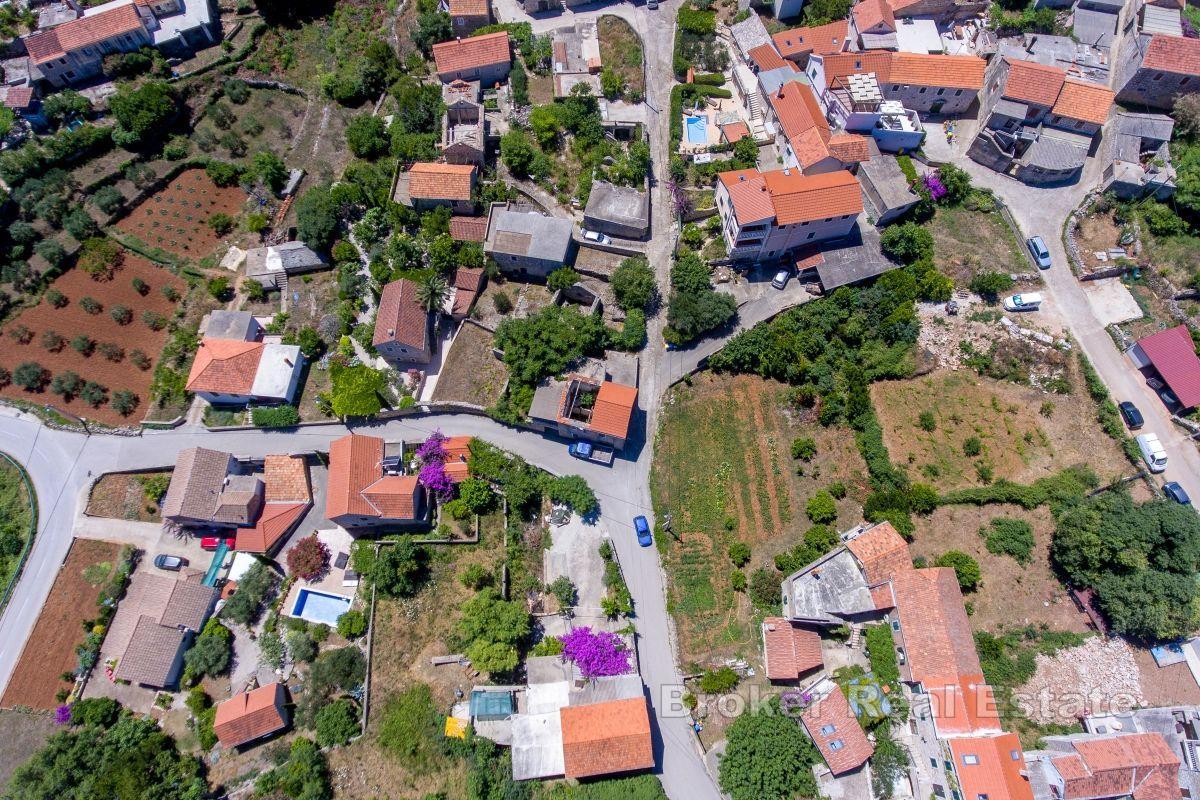 Maison en pierre dans un endroit attrayant