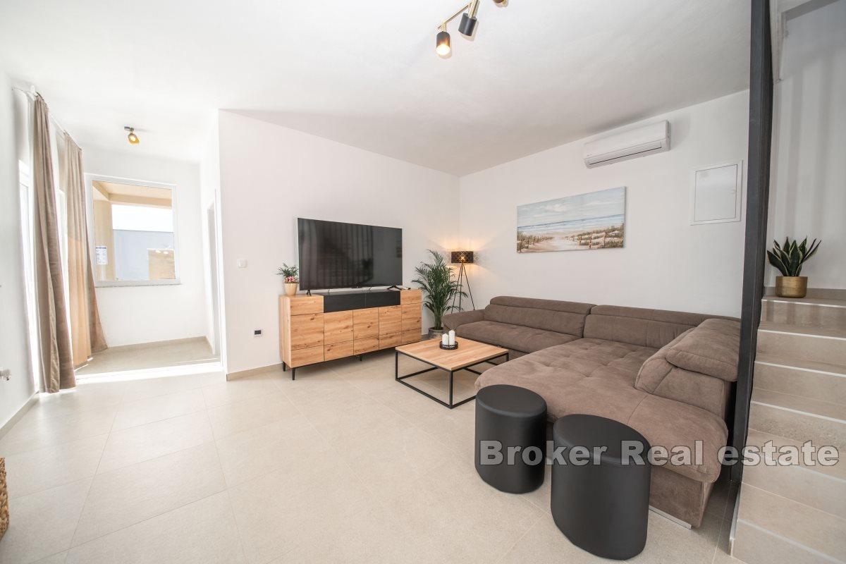 Novoizgrađena kuća s bazenom